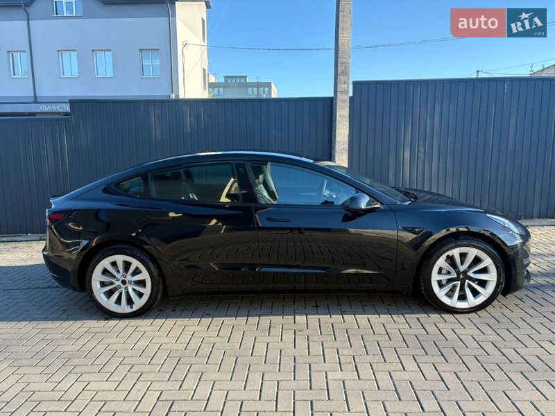 Седан Tesla Model 3 2021 в Ровно