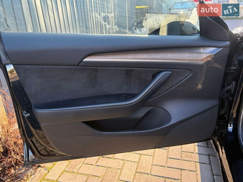 Седан Tesla Model 3 2021 в Ровно
