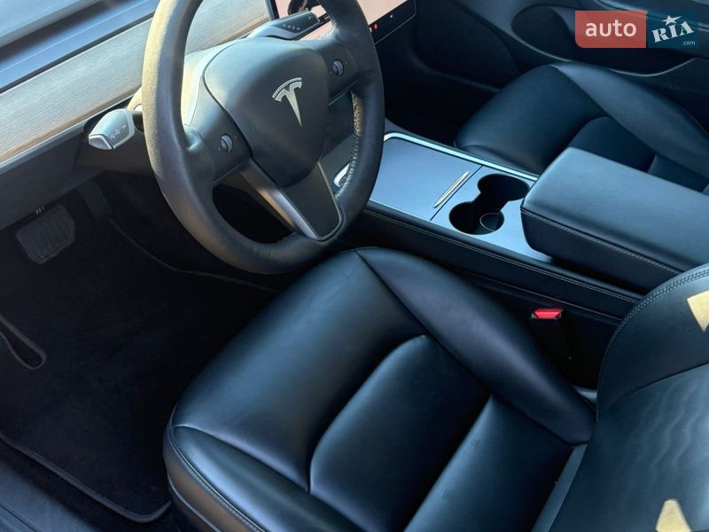 Седан Tesla Model 3 2021 в Ровно