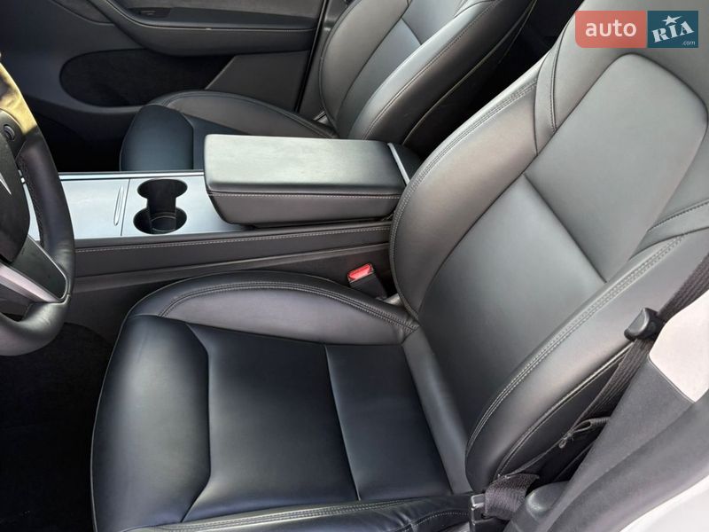 Седан Tesla Model 3 2021 в Ровно