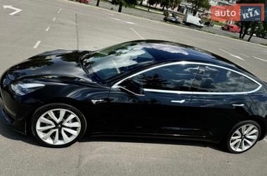 Седан Tesla Model 3 2019 в Міжгір'ї