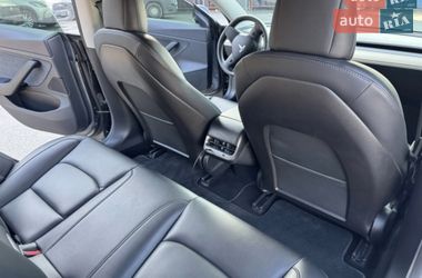 Седан Tesla Model 3 2019 в Міжгір'ї