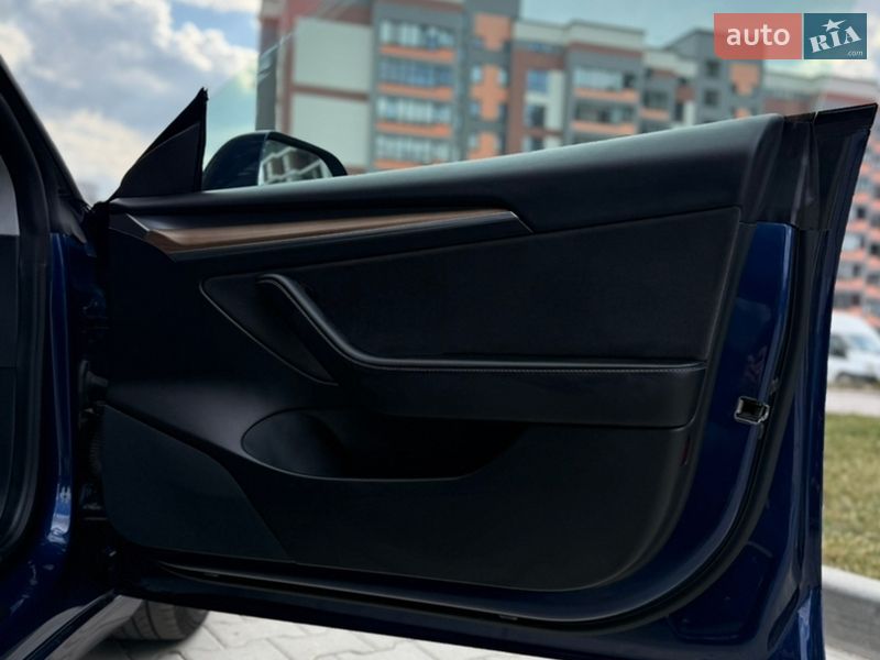 Седан Tesla Model 3 2021 в Тернополе