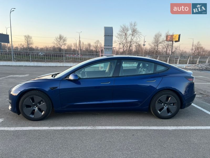 Седан Tesla Model 3 2020 в Киеве