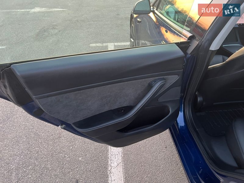 Седан Tesla Model 3 2020 в Киеве