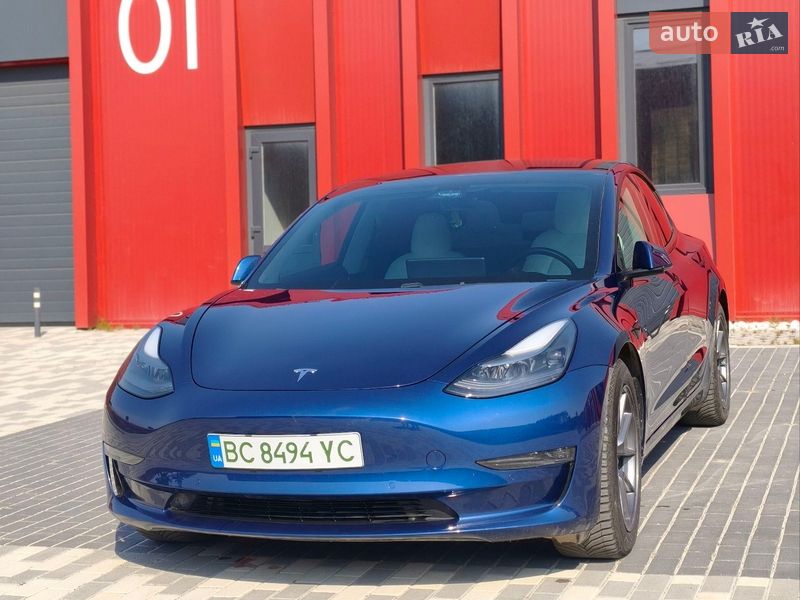 Седан Tesla Model 3 2021 в Львове