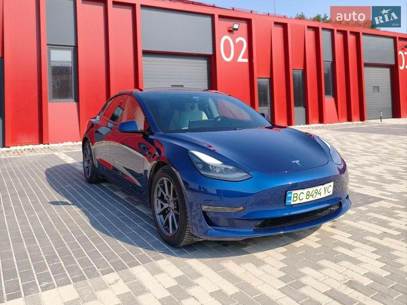 Седан Tesla Model 3 2021 в Львове