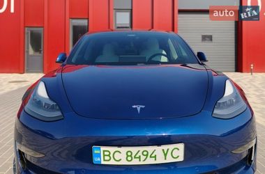 Седан Tesla Model 3 2021 в Львові