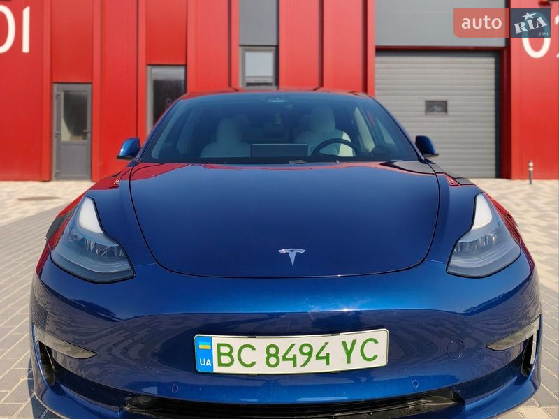 Седан Tesla Model 3 2021 в Львове