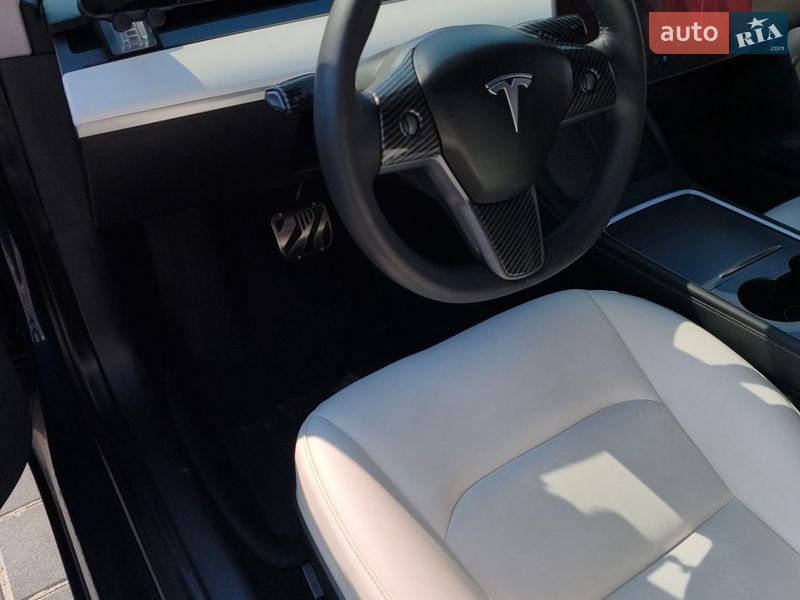 Седан Tesla Model 3 2021 в Львове
