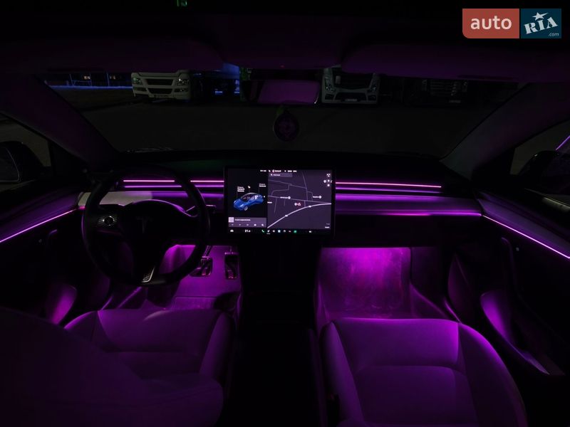 Седан Tesla Model 3 2021 в Львове