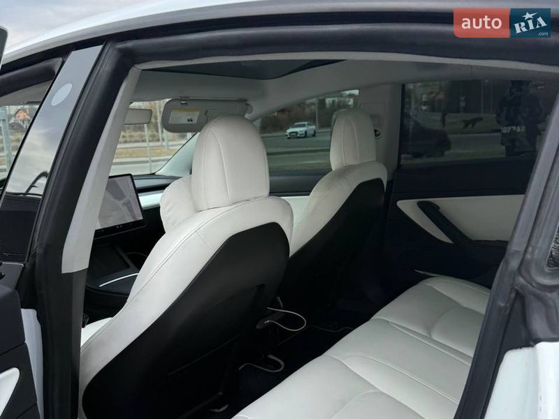 Седан Tesla Model 3 2020 в Виннице