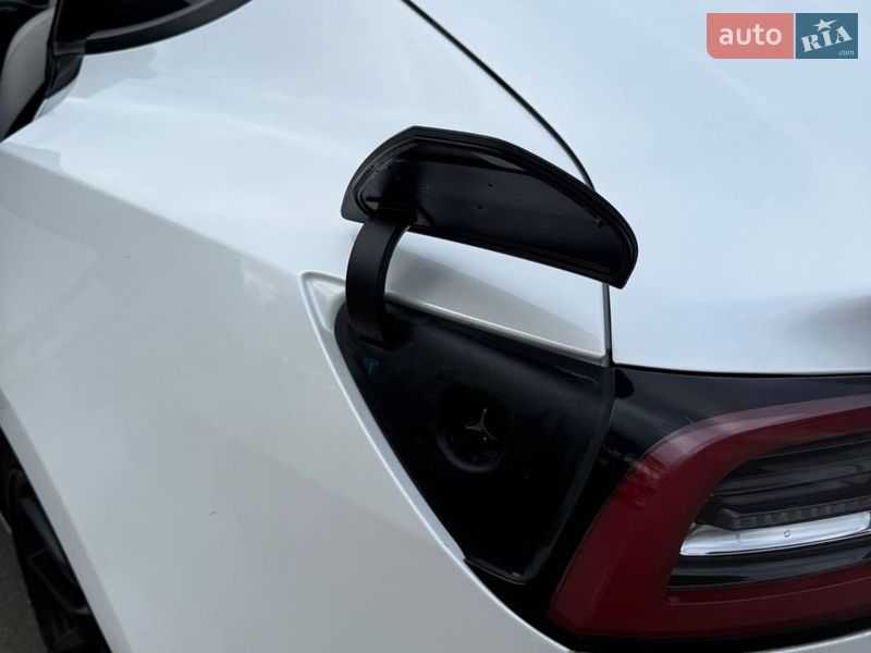 Седан Tesla Model 3 2020 в Виннице