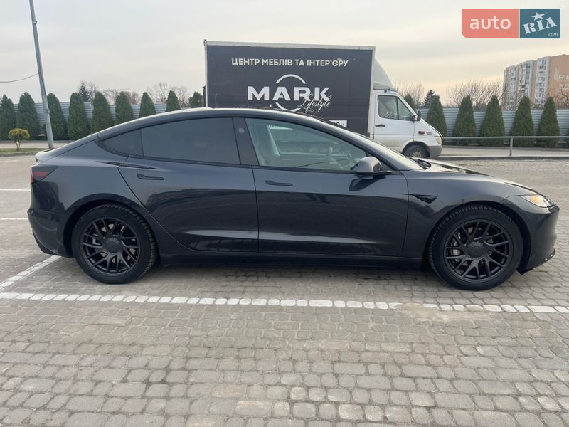 Седан Tesla Model 3 2024 в Львове