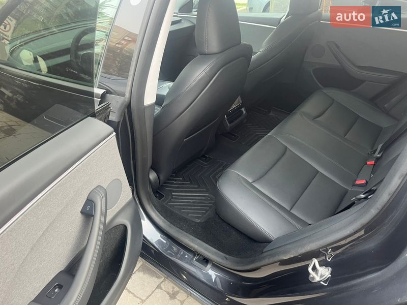 Седан Tesla Model 3 2024 в Львове