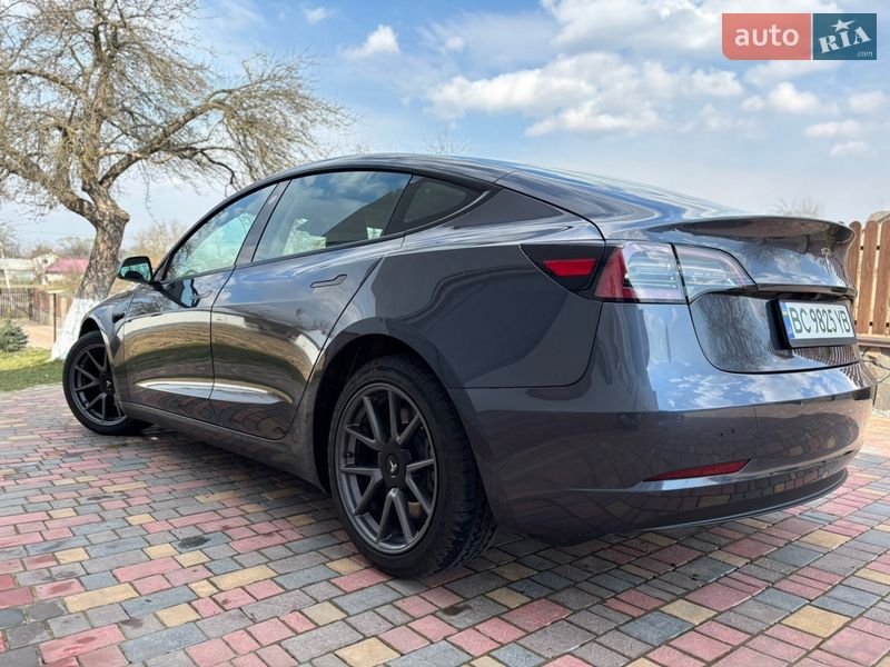 Седан Tesla Model 3 2021 в Дрогобыче