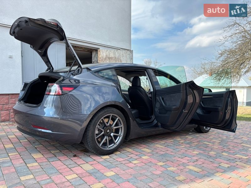 Седан Tesla Model 3 2021 в Дрогобыче