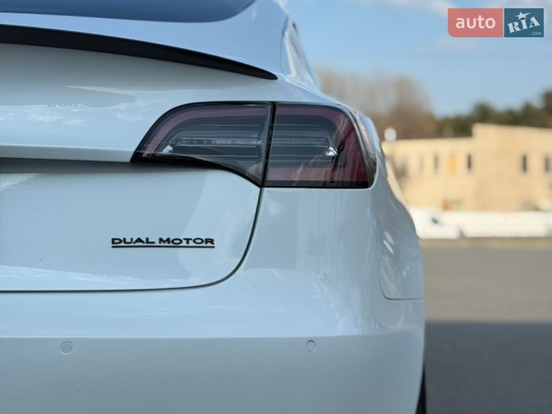 Седан Tesla Model 3 2019 в Києві
