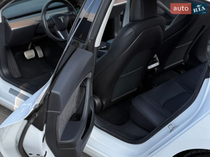 Седан Tesla Model 3 2019 в Києві