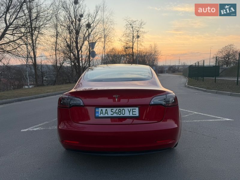 Седан Tesla Model 3 2022 в Києві