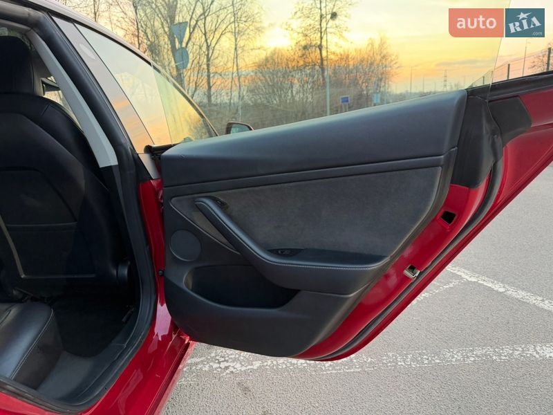 Седан Tesla Model 3 2022 в Києві