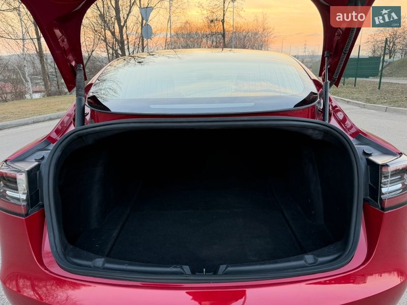 Седан Tesla Model 3 2022 в Києві