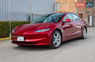 Седан Tesla Model 3 2024 в Чернівцях