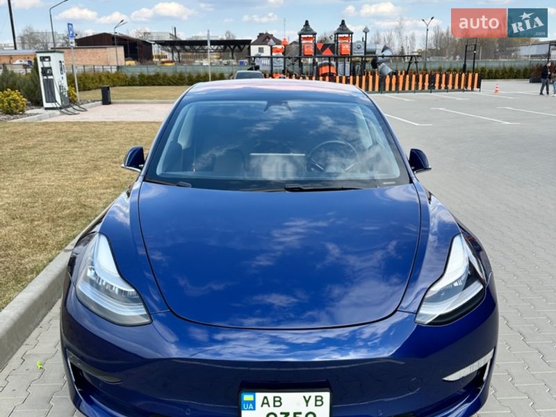 Седан Tesla Model 3 2018 в Вінниці