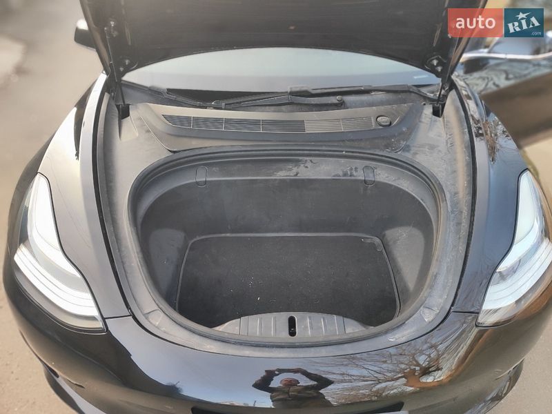Седан Tesla Model 3 2018 в Киеве