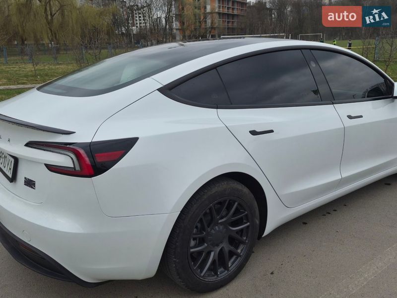 Седан Tesla Model 3 2025 в Ивано-Франковске