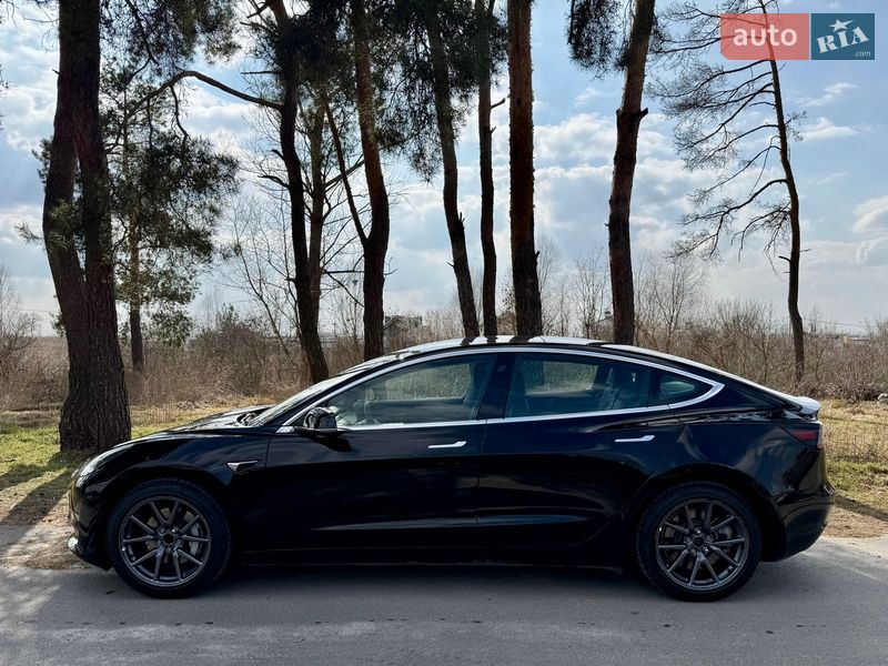 Седан Tesla Model 3 2020 в Києві