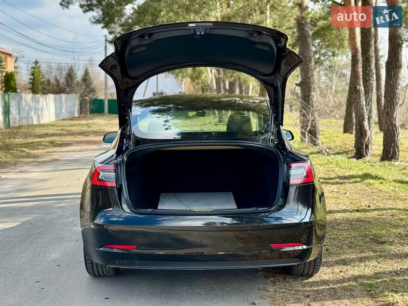 Седан Tesla Model 3 2020 в Києві