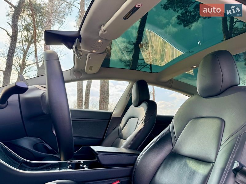 Седан Tesla Model 3 2020 в Києві
