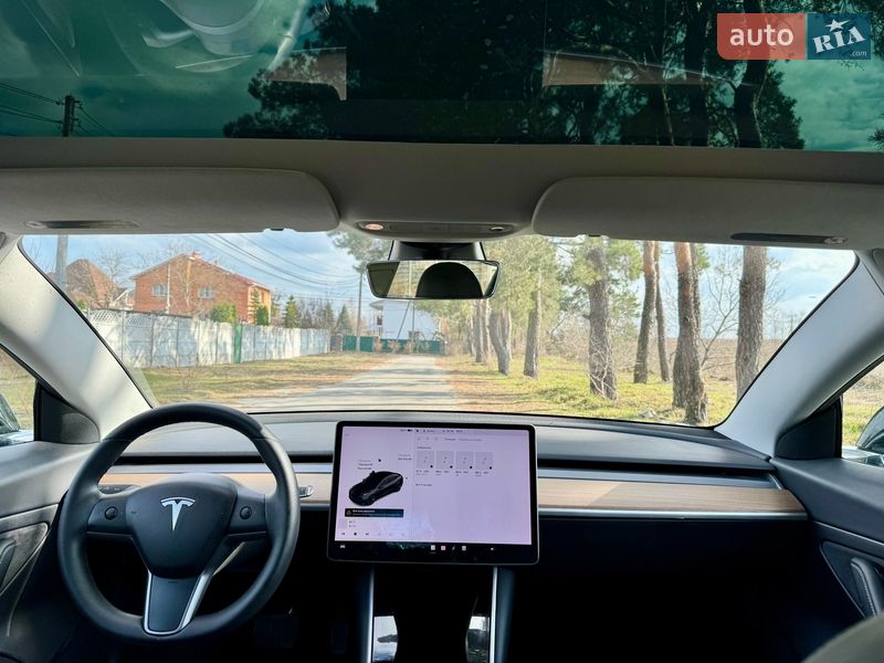 Седан Tesla Model 3 2020 в Києві