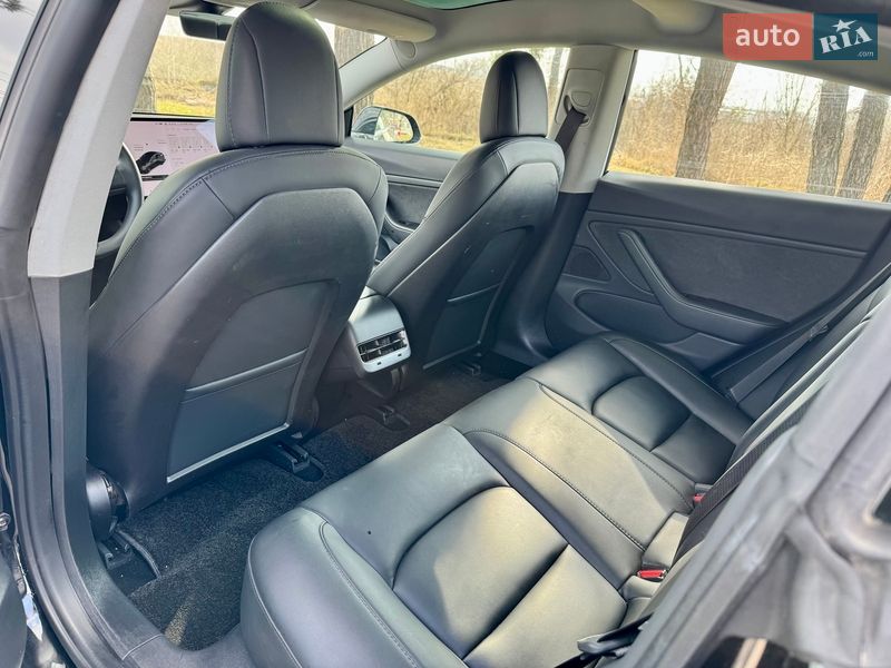 Седан Tesla Model 3 2020 в Києві