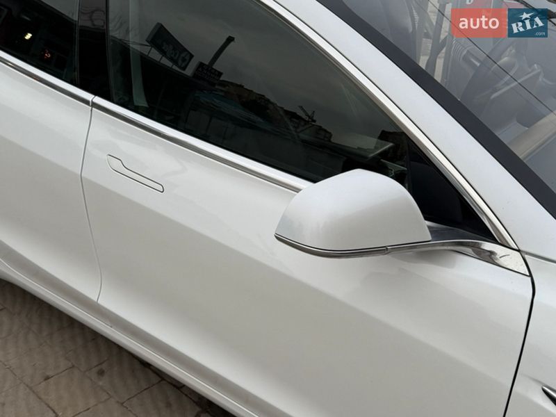 Седан Tesla Model 3 2020 в Тернополе