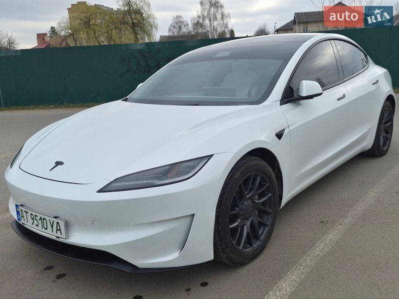 Седан Tesla Model 3 2025 в Ивано-Франковске