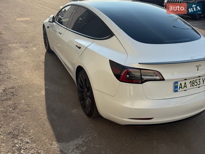 Седан Tesla Model 3 2022 в Києві