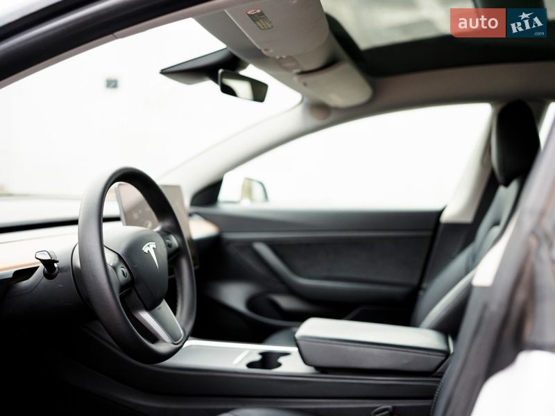 Седан Tesla Model 3 2020 в Полтаві