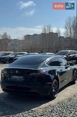 Седан Tesla Model 3 2020 в Киеве