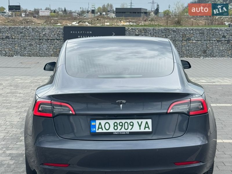 Седан Tesla Model 3 2019 в Мукачевому