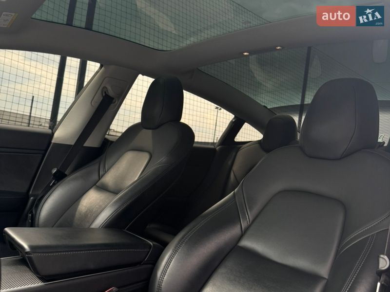 Седан Tesla Model 3 2019 в Мукачевому