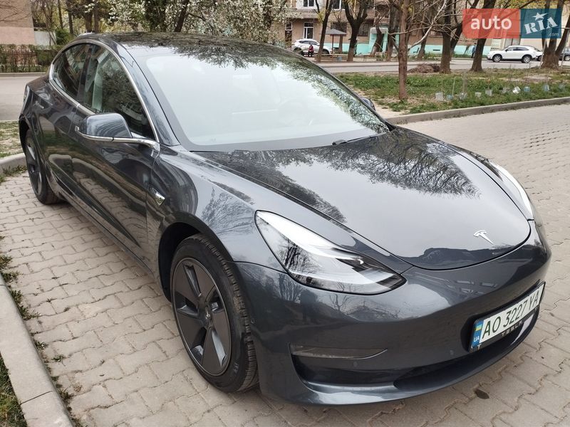 Седан Tesla Model 3 2019 в Ужгороді