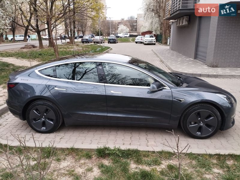 Седан Tesla Model 3 2019 в Ужгороді