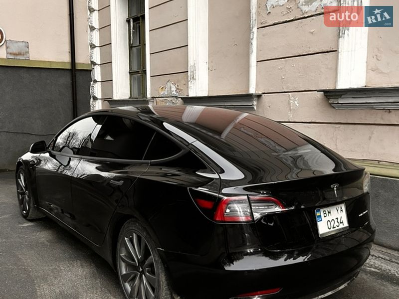 Седан Tesla Model 3 2018 в Сумах