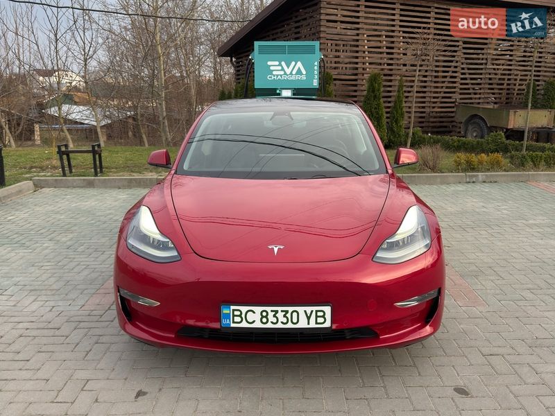 Седан Tesla Model 3 2021 в Золочеві