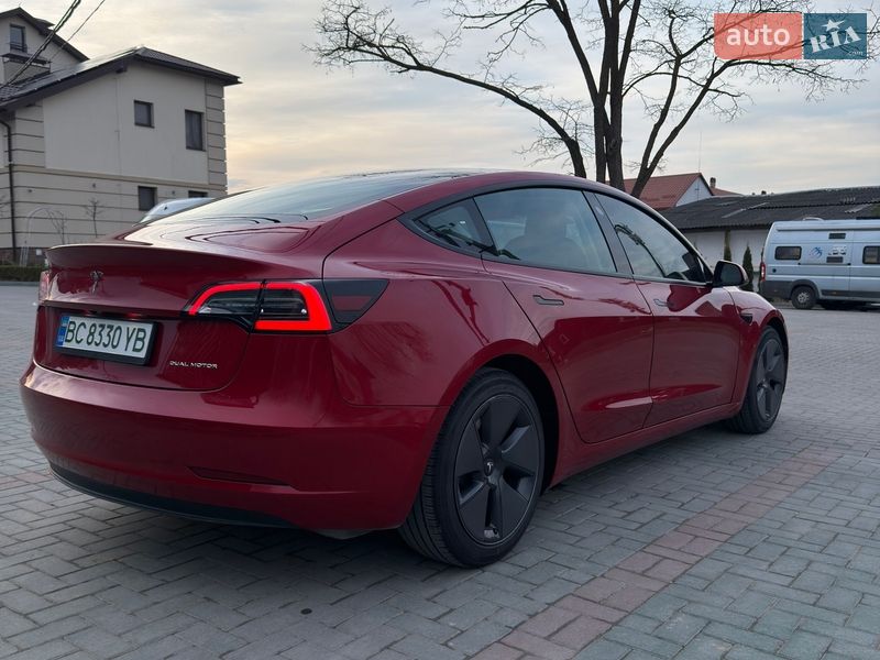 Седан Tesla Model 3 2021 в Золочеві