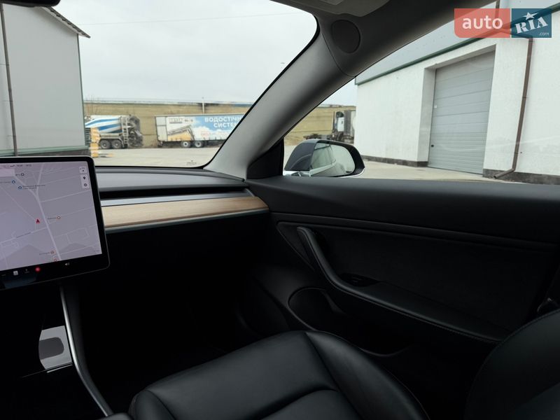Седан Tesla Model 3 2019 в Вінниці