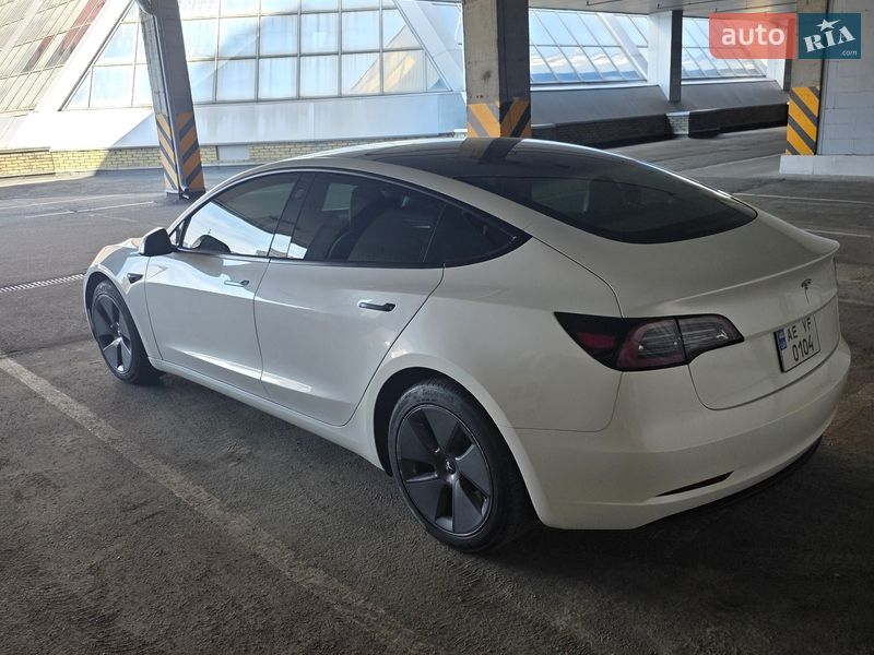 Седан Tesla Model 3 2023 в Днепре