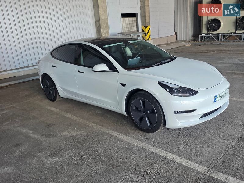 Седан Tesla Model 3 2023 в Днепре